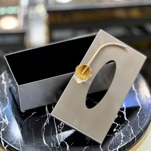 جای دستمال کاغذی رنگ سیلور با گل طلایی